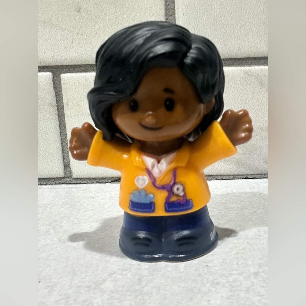 Fisher Price Little People Lot. Includes The Office Figure Set, Jim, Pam, Dwigh - Picture 8 of 11